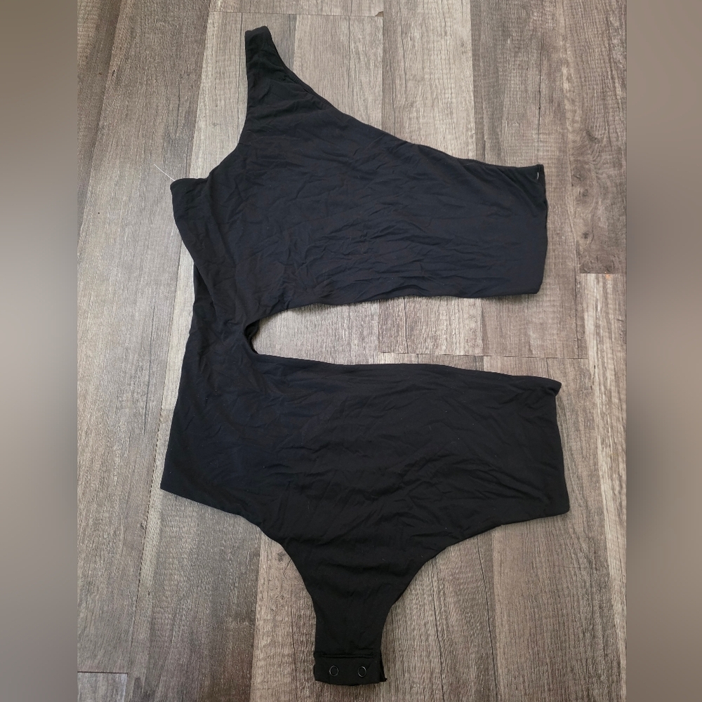 Nwot SKIMS FITS EVERYONE ONYX BLACK CUT OUT BODYSUIT 2X Side Y2K Stunning!!